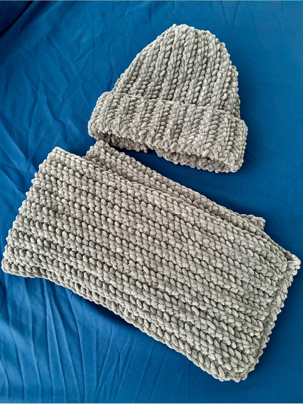 Cozy Chunky Knit Beanie and Scarf Set - Gray